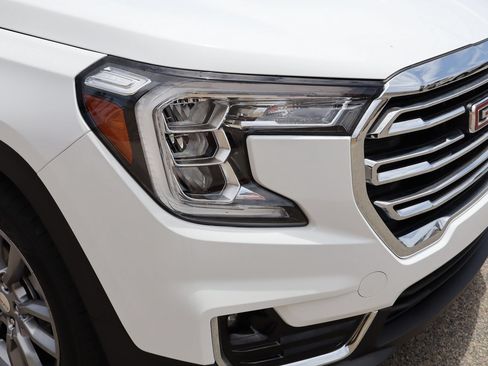 Used 2024 GMC Terrain SLT FWD image 9