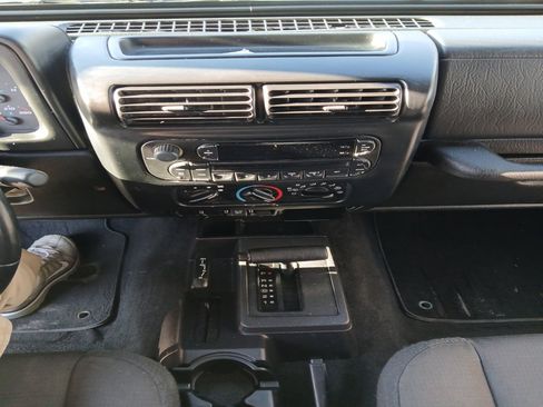 Used 2006 Jeep Wrangler X image 16