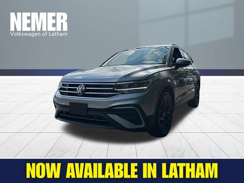 Used 2024 Volkswagen Tiguan SE AWD/4WD image 1