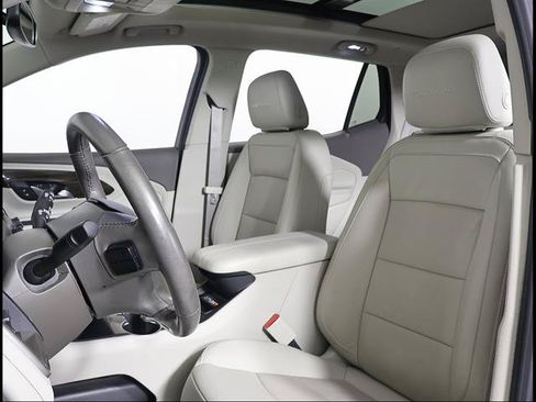 Used 2020 GMC Terrain Denali w/ Denali Premium Package FWD image 7