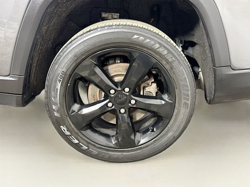 Used 2022 Jeep Grand Cherokee L Laredo image 30