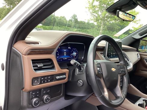 Used 2023 Chevrolet Suburban High Country w/ Premium Package 2 image 9