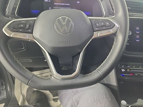 Used 2022 Volkswagen Tiguan SE image 29