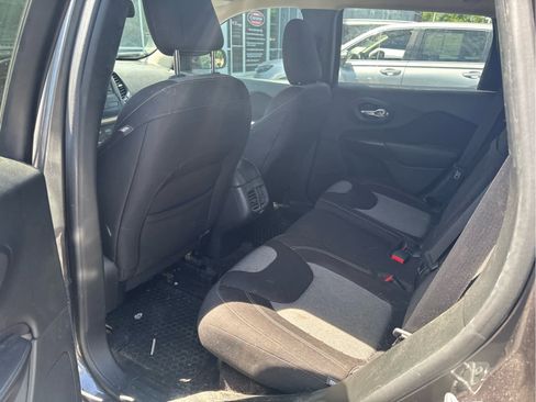 Used 2017 Jeep Cherokee Sport AWD/4WD image 9