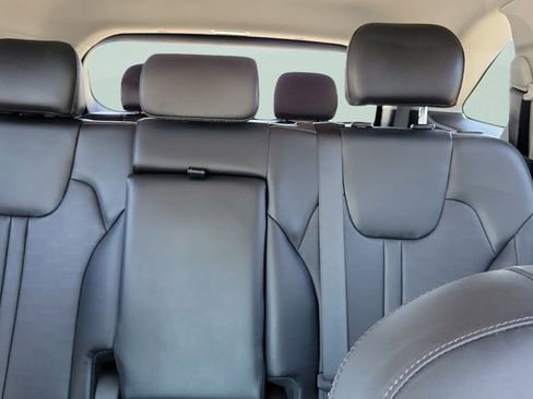 Used 2024 Kia Sorento S image 10