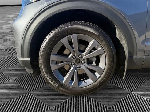 Used 2022 Ford Explorer XLT w/ Equipment Group 202A image 14