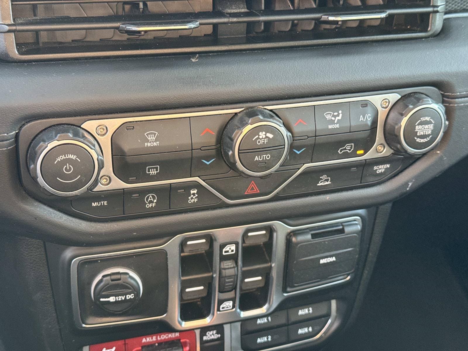 Used 2026 Jeep Gladiator Mojave AWD/4WD image 34