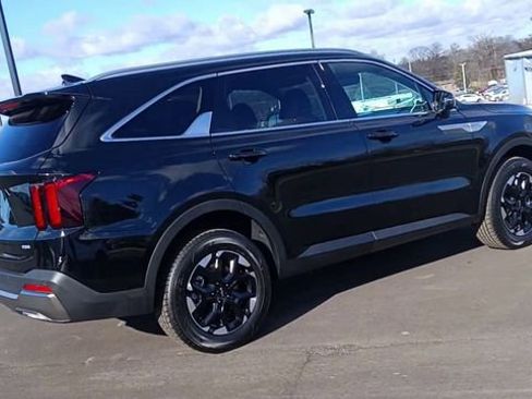 New 2026 Kia Sorento S image 3