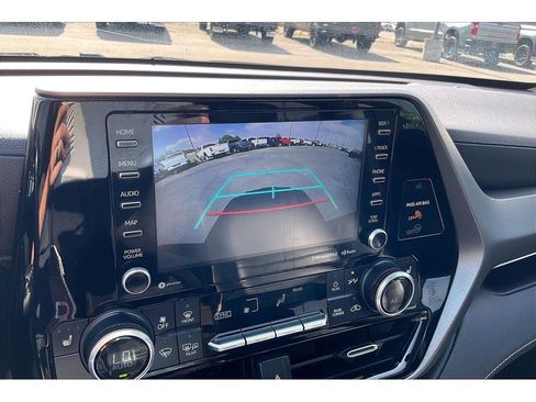 Used 2021 Toyota Highlander XLE AWD/4WD image 23