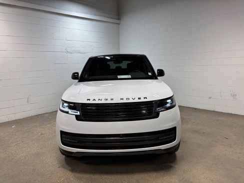 New 2025 Land Rover Range Rover SE image 3