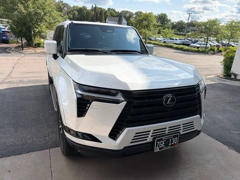 Used 2025 Lexus GX 550 w/ Accessory Package (2T) AWD/4WD image 11