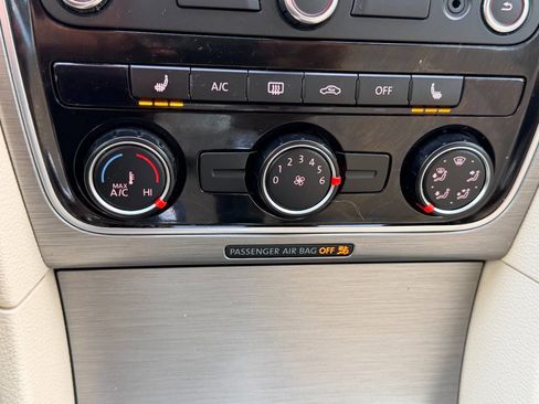 Used 2015 Volkswagen Passat 1.8T SE FWD image 40