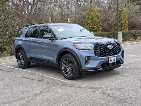 Certified 2025 Ford Explorer ST-Line w/ Premium Package image 2