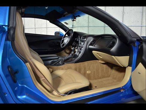 Used 2000 Chevrolet Corvette Coupe w/ Roof Pkg RWD image 19