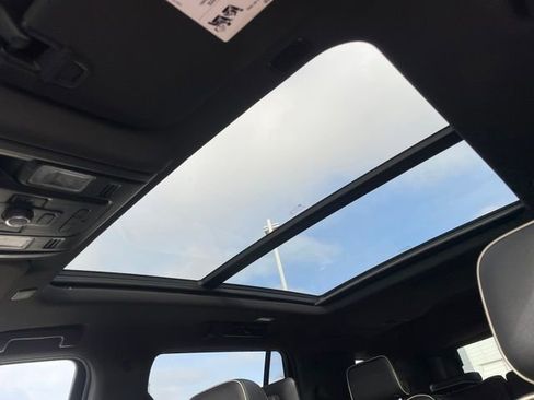 Used 2021 GMC Yukon SLT w/ SLT Luxury Plus Package image 29