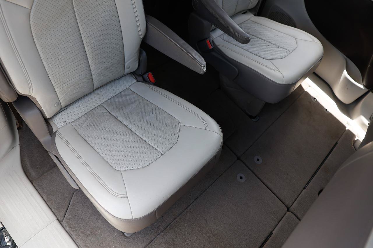 Used 2018 Chrysler Pacifica Touring-L FWD image 12
