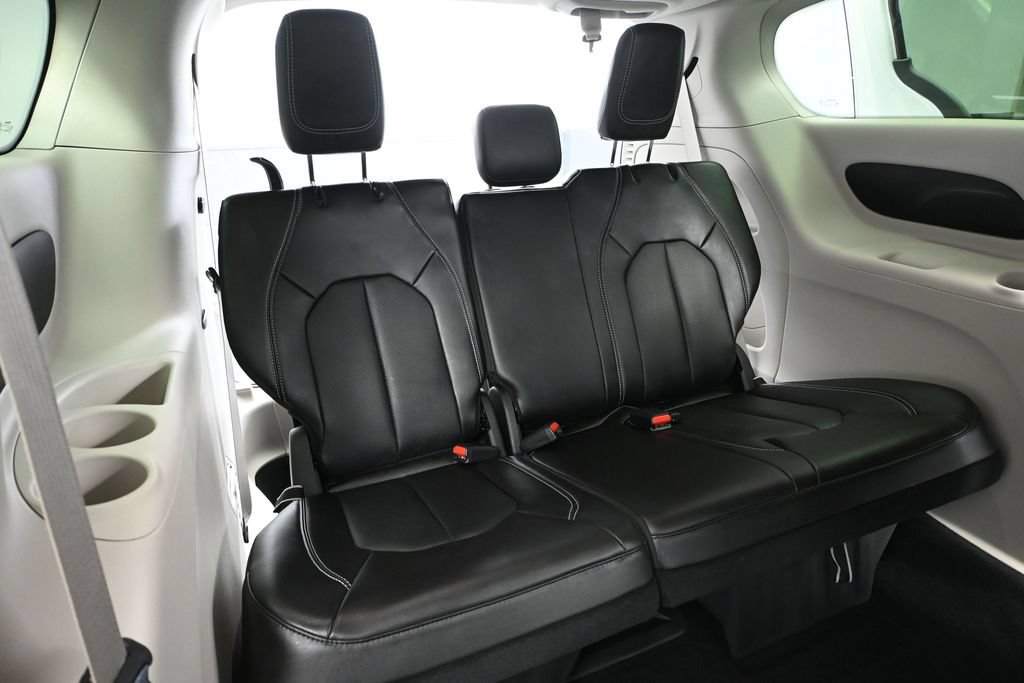 Used 2024 Chrysler Pacifica Touring-L FWD image 33
