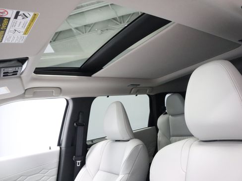 New 2025 Mitsubishi Outlander AWD image 33