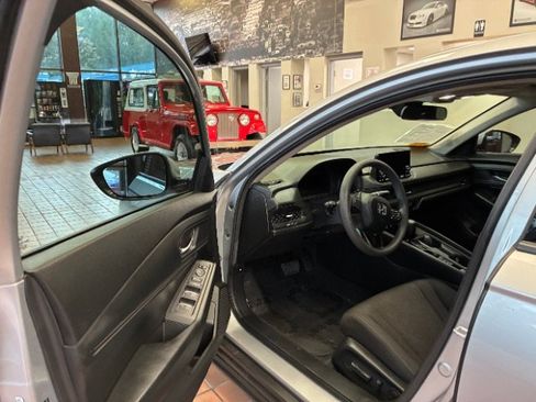Used 2024 Honda Accord EX image 27