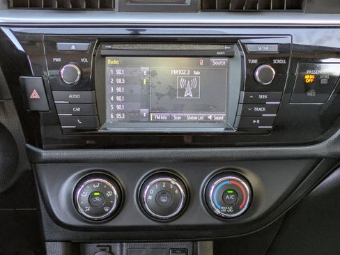 Used 2016 Toyota Corolla L image 13