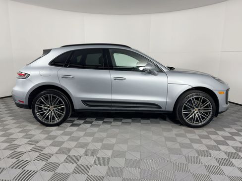 Certified 2026 Porsche Macan AWD/4WD image 8