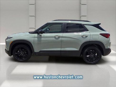 New 2026 Chevrolet TrailBlazer LT w/ Midnight Edition FWD image 2