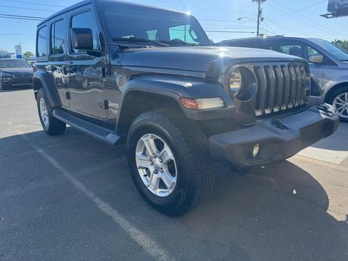 Used 2019 Jeep Wrangler Unlimited Sport S AWD/4WD image 3