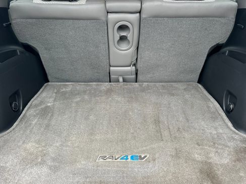 Used 2014 Toyota RAV4 EV image 15