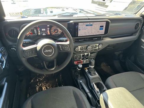 Used 2024 Jeep Gladiator Rubicon w/ Convenience Group image 10