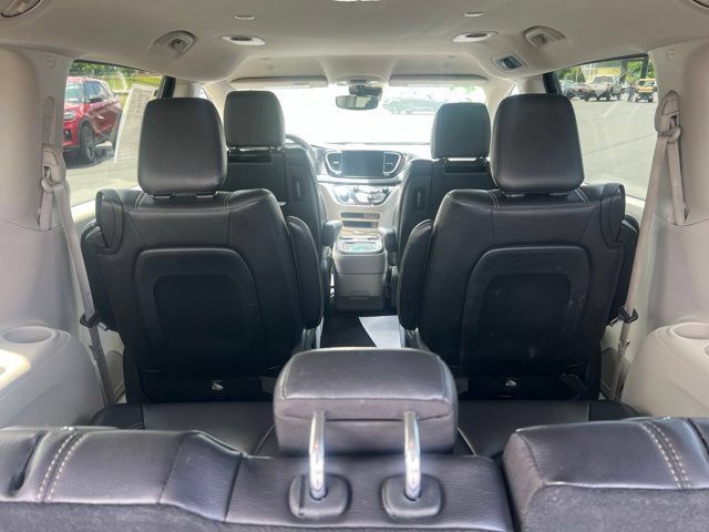 Used 2022 Chrysler Pacifica Touring-L w/ Uconnect Theater Family Group FWD image 12