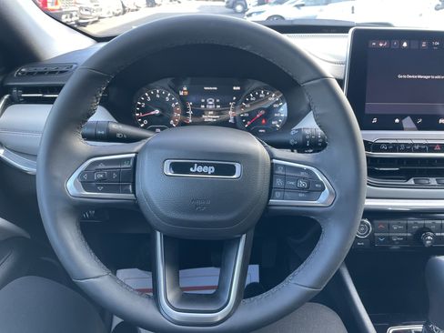 Certified 2024 Jeep Compass Limited image 41