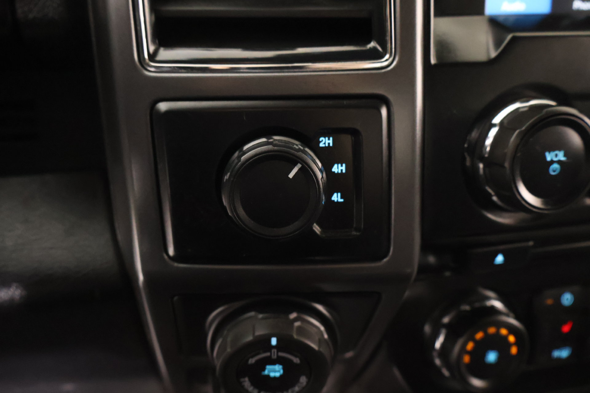 Used 2017 Ford F150 XLT w/ Equipment Group 302A Luxury AWD/4WD image 9