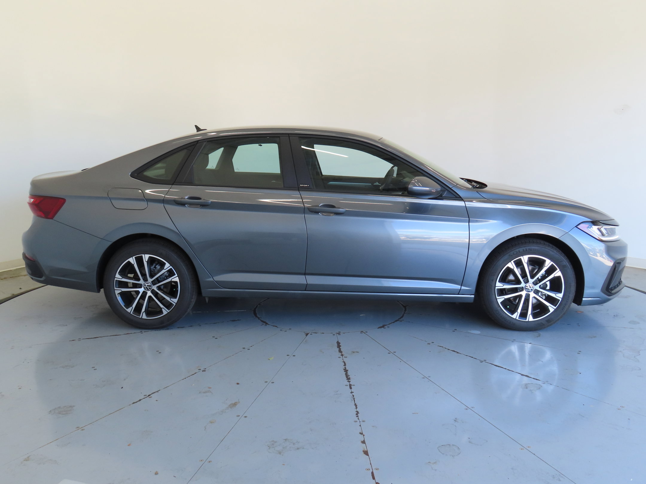 Used 2026 Volkswagen Jetta Sport FWD image 2