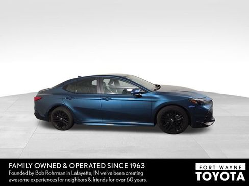 Used 2025 Toyota Camry SE FWD image 5