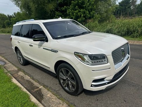 Used 2018 Lincoln Navigator Reserve w/ Technology Package AWD/4WD image 3