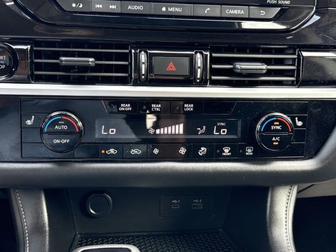 Used 2025 Nissan Pathfinder SV FWD image 26