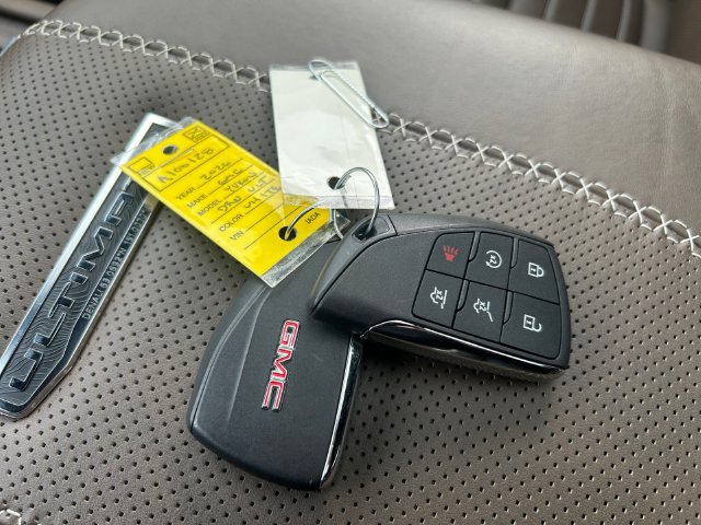Used 2026 GMC Yukon Denali Ultimate AWD/4WD image 34