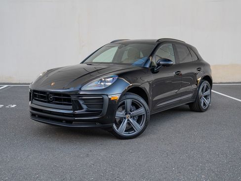 Certified 2026 Porsche Macan AWD/4WD image 1