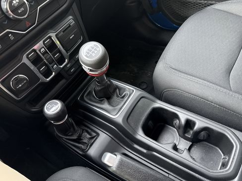 Used 2022 Jeep Wrangler Unlimited Sport image 24