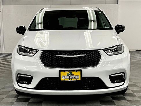 Used 2024 Chrysler Pacifica Touring-L FWD image 4