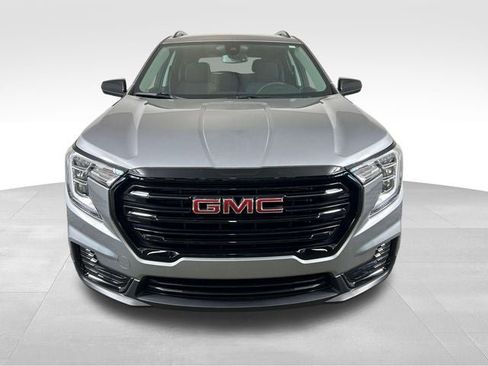 Used 2024 GMC Terrain SLE w/ Elevation Edition FWD image 9
