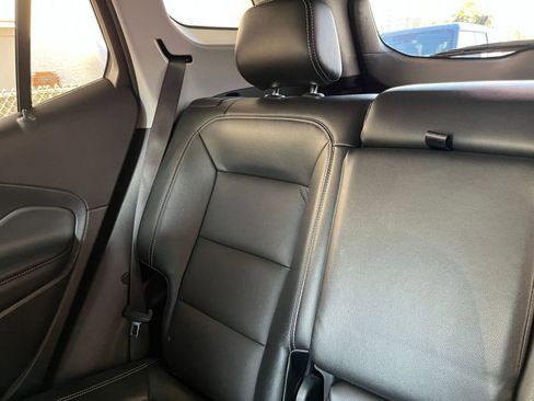 Used 2024 GMC Terrain SLT image 40