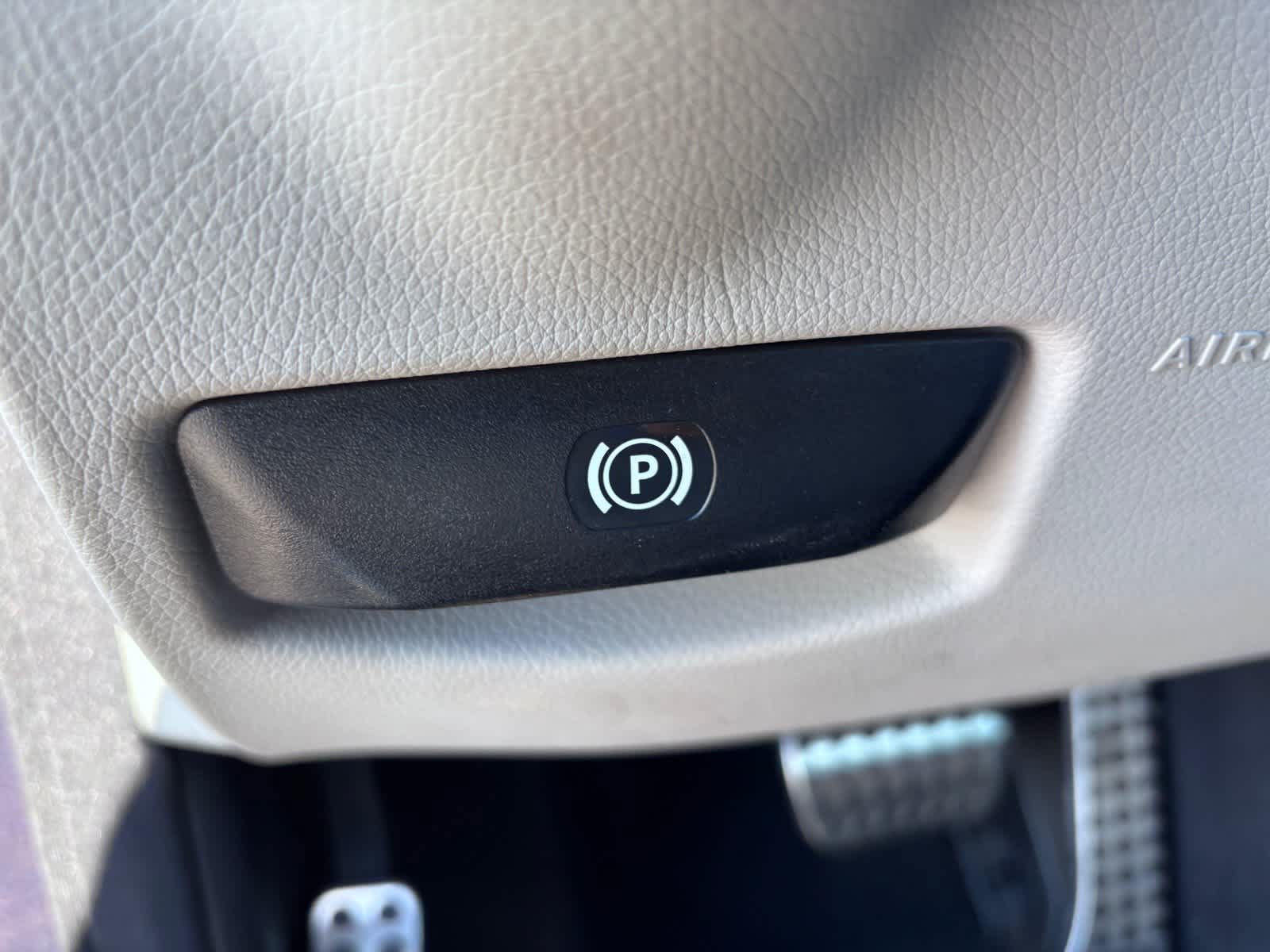 Used 2012 Mercedes-Benz C 250 Sedan image 16