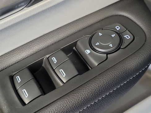 Used 2022 GMC Terrain SLT image 27