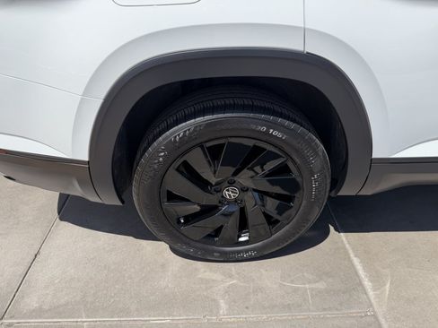 Used 2024 Volkswagen Atlas SE FWD image 15