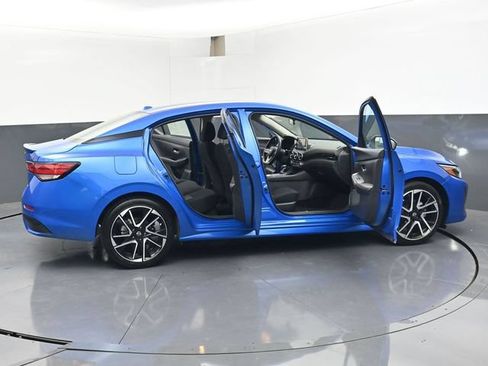 Used 2025 Nissan Sentra SR FWD image 47
