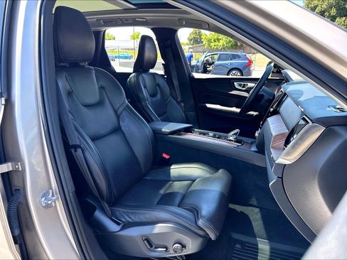 Used 2024 Volvo XC60 T8 Ultimate w/ Protection Package Premier AWD/4WD image 10