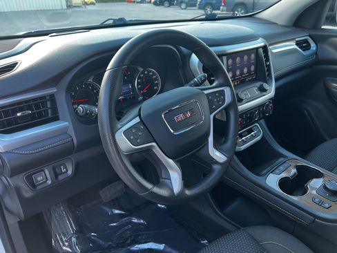 Used 2023 GMC Acadia SLE w/ Driver Convenience Package image 13
