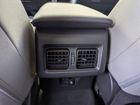 Used 2025 Toyota Camry SE w/ Convenience Package image 16