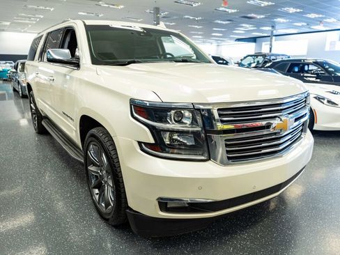 Used 2015 Chevrolet Suburban LTZ image 3